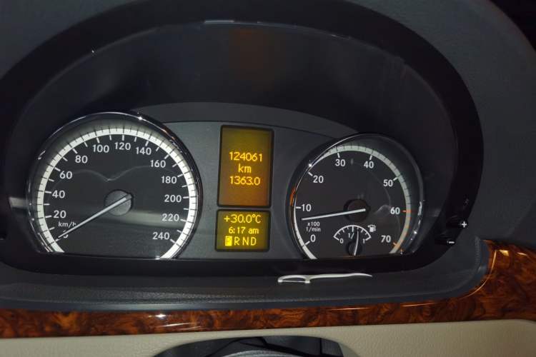 Used Mercedes-Benz Viano 2013 3.0L Hospitality Edition Odometer Close Up