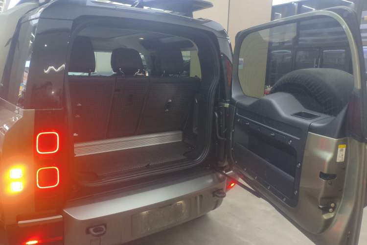 Used Land Rover Defender 2022 90 2.0T P300 X-DYNAMIC HSE