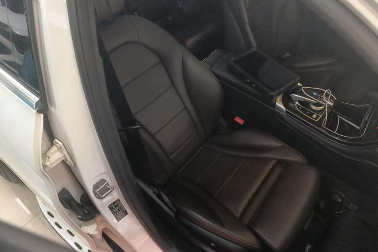 Used Mercedes-Benz GLC 2018 Facelift GLC 260 4MATIC Luxury Edition
