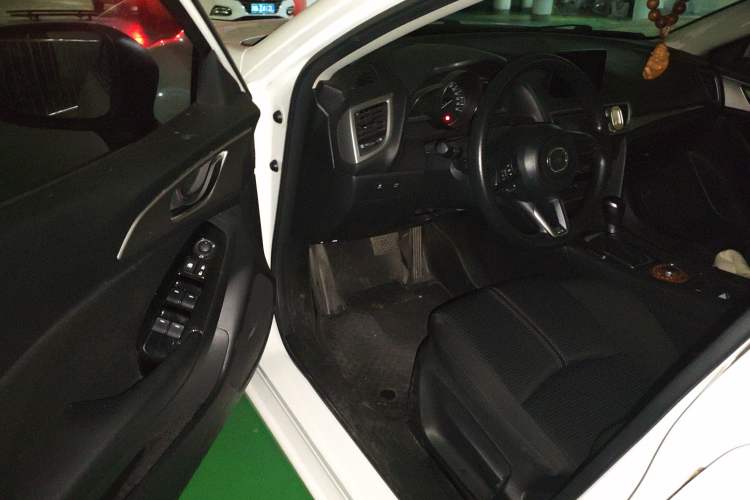 Used Mazda 3 Axela 2017 Sedan 1.5L Automatic Luxury Model Emission Standard China V
