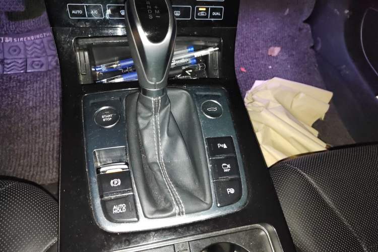 Used Hongqi H5 2019 30TD Smart Connect Dynamic Edition Gear Lever