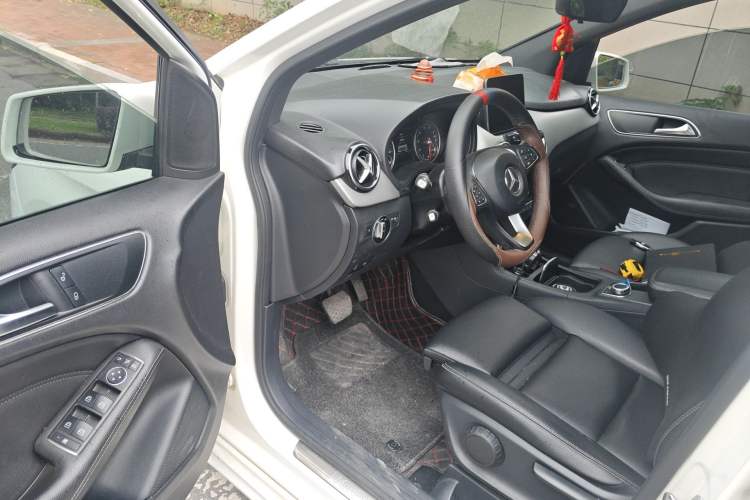 Used Mercedes-Benz B-Class 2019 B 200 Sport Edition Driver Seat