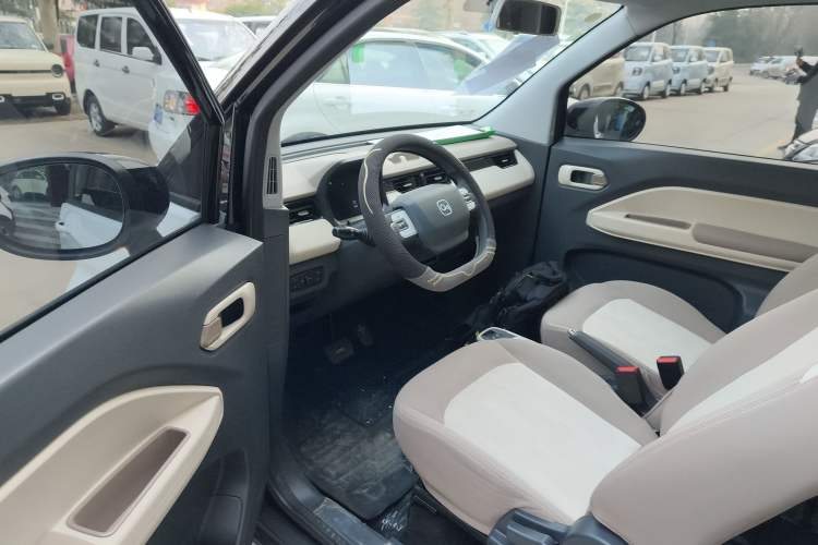 Used Chery QQ Ice Cream 2025 155km Sundae Edition Interior 3