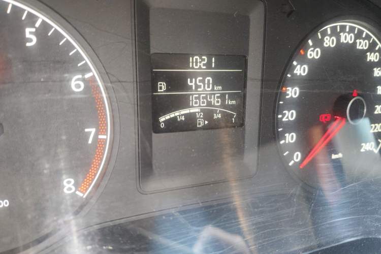 Used Volkswagen Sagitar 2012 1.6L Manual Comfort Model Odometer Close Up