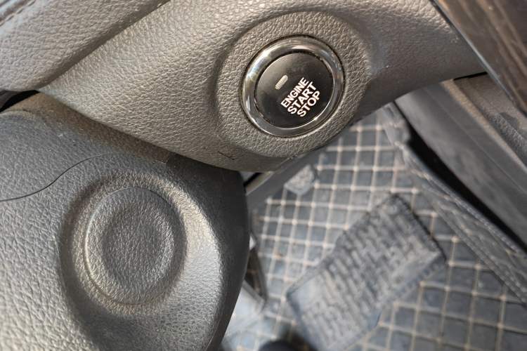 Used SWM X7 2020 2.0L Manual Comfort Version 7 Seats Vehicle Key