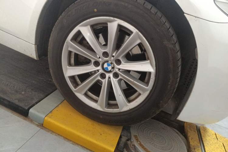 Used BMW 5 Series 2013 525Li Leading Model
