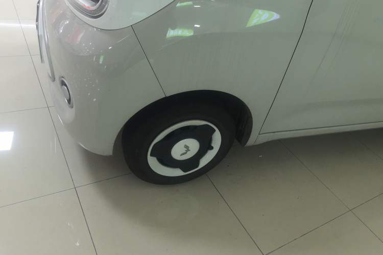 Used Wuling Hongguang MINIEV 2024 3rd Generation 215km Youth Edition Left Front Wheel Hub