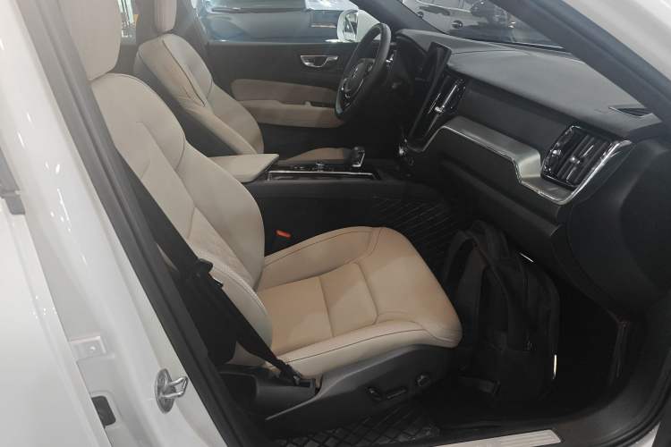 Used Volvo XC60 2026 B5 4x4 Smart Luxury Edition
