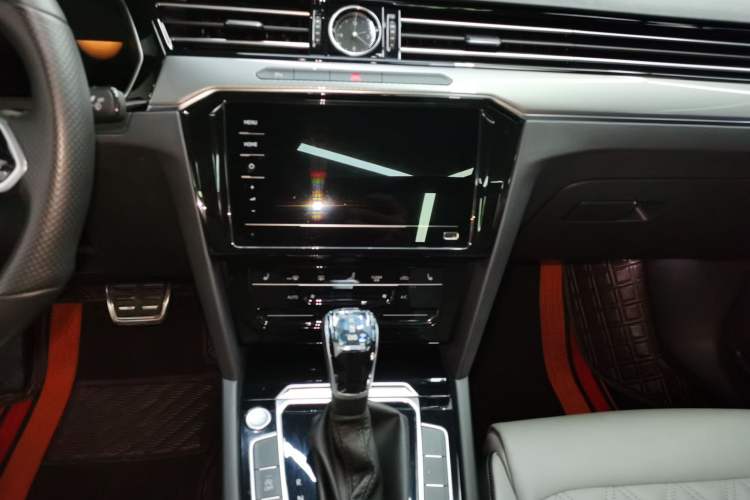 Used Volkswagen Magotan 2023 2 Million Units Limited Edition 330TSI DSG Leading Version
