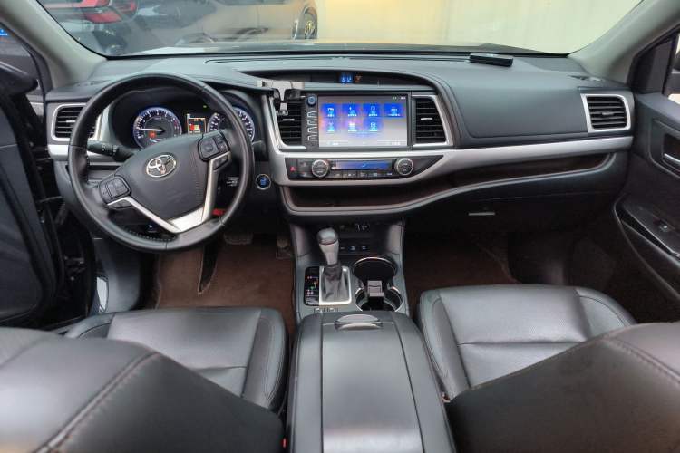 Used Toyota Highlander 2018 2.0T Four-Wheel Drive Luxury Version 7 Seats China VI Standard Center Console