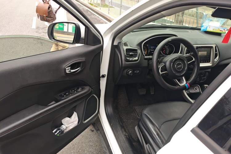 Used Jeep Compass 2017 200T Automatic Family Edition
