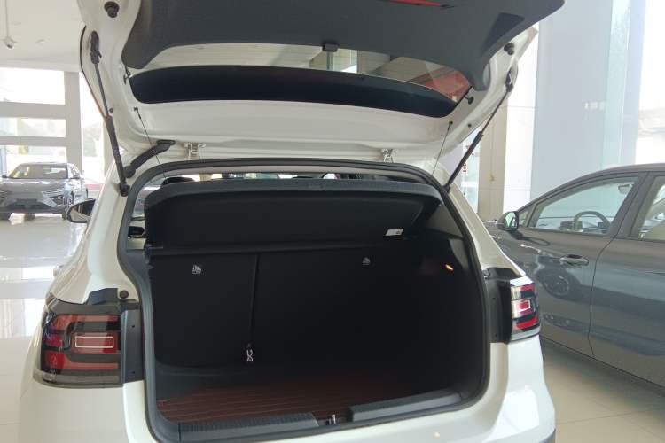 Used Volkswagen Tacqua 2021 1.5L Automatic Yue Zhi Lian Edition Trunk