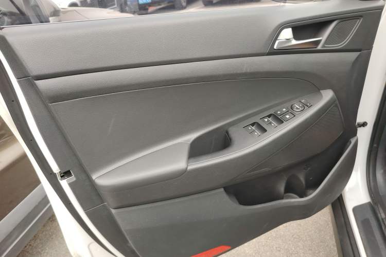 Used Hyundai Tucson 2015 1.6T Dual-Clutch Two-Wheel-Drive Smart Model
