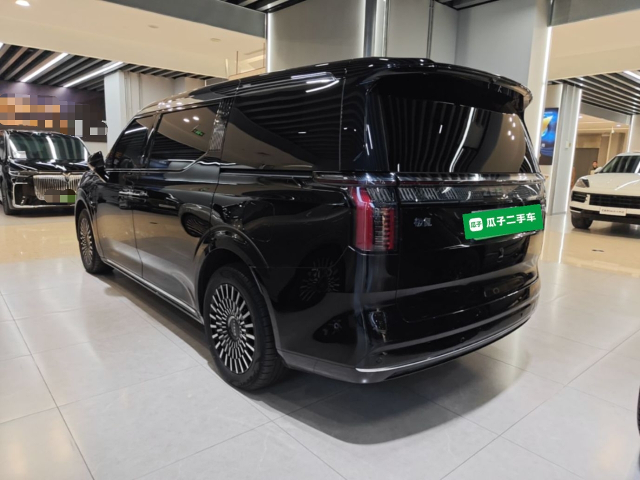 Zeekr 009 2024 7-Seater Walk-Through Version Four-Wheel Drive 108 kWh — снимка 4