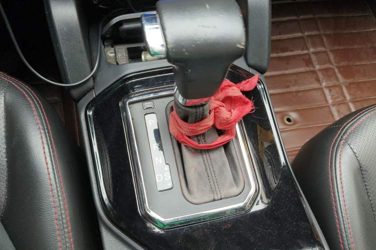 Used Geely Auto GX7 2015 Sports Edition 2.0L Automatic Luxury Upgrade Version China V Standard
