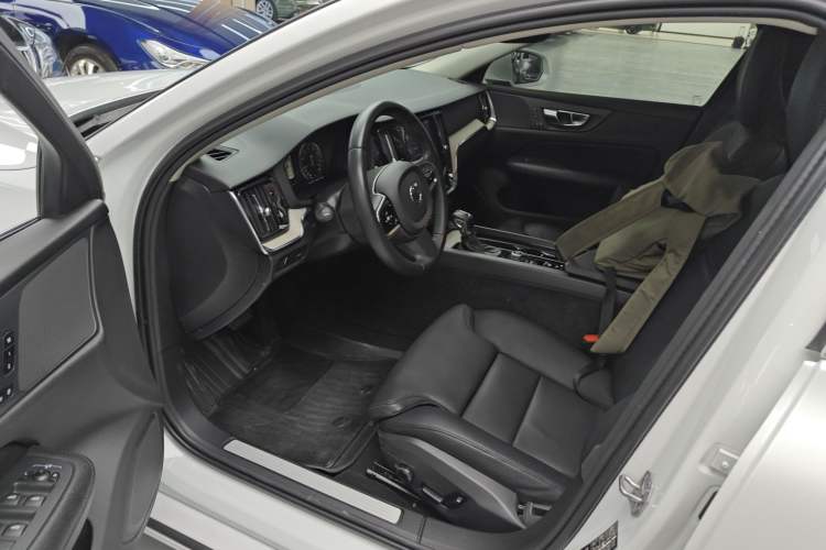 Used Volvo S60 2020 T4 Zhiyuan Luxury Edition