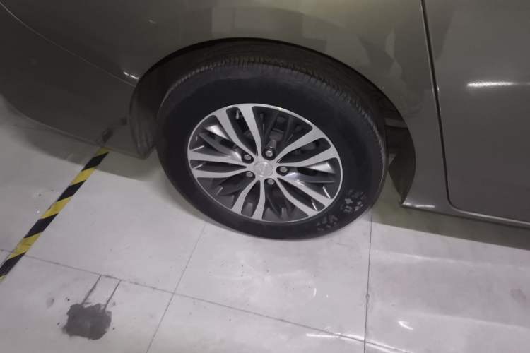 Used Buick GL8 2021 ES Land Cruiser 653T Luxury Edition Right Rear Wheel Hub