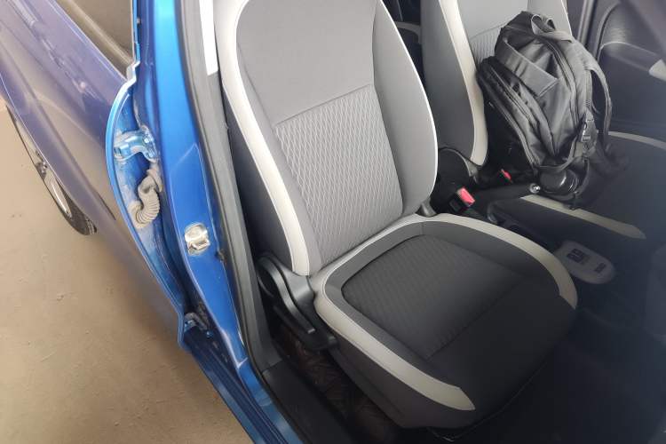 Used ORA Black Cat 2021 301 km Basic Version Right Front Seat