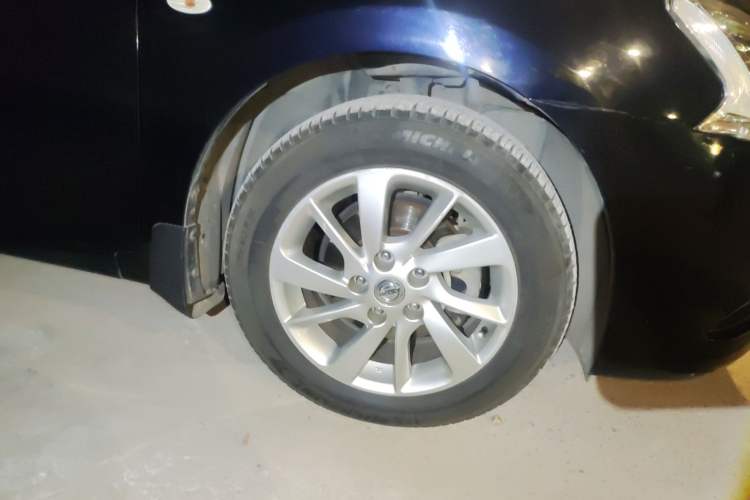 Used Nissan Sylphy 2012 1.6 XL CVT Luxury Edition Right Front Wheel Hub