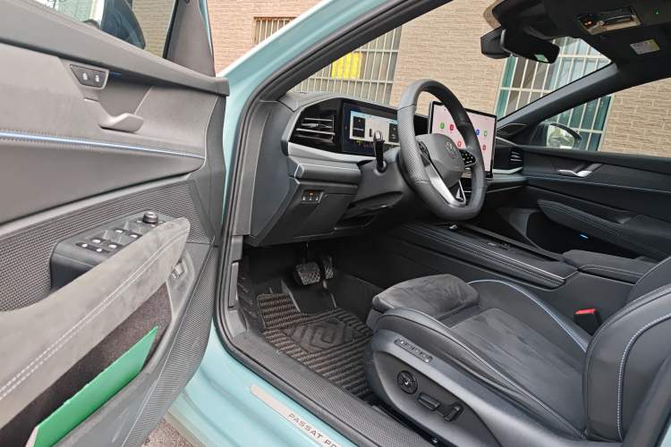 Used Volkswagen Passat 2025 Pro 380TSI Starry Dragon Luxury Edition
