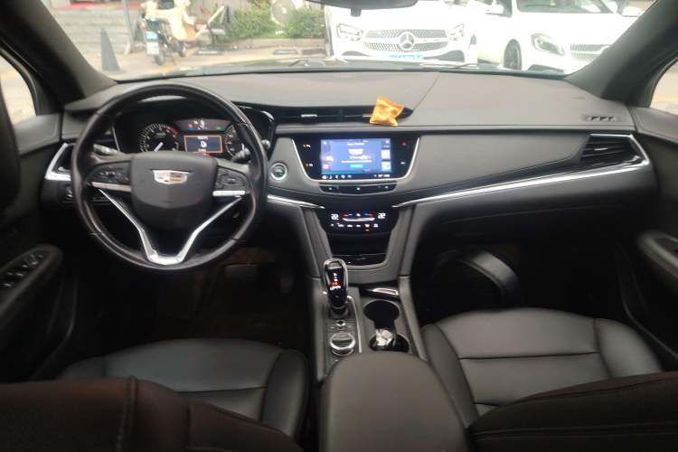 Used Cadillac XT6 2020 28T Six-Seater Fashion Edition Center Console