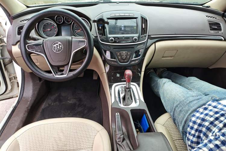 Used Buick Regal 2014 2.0L Leading Fashion Edition Audio And AC Panel