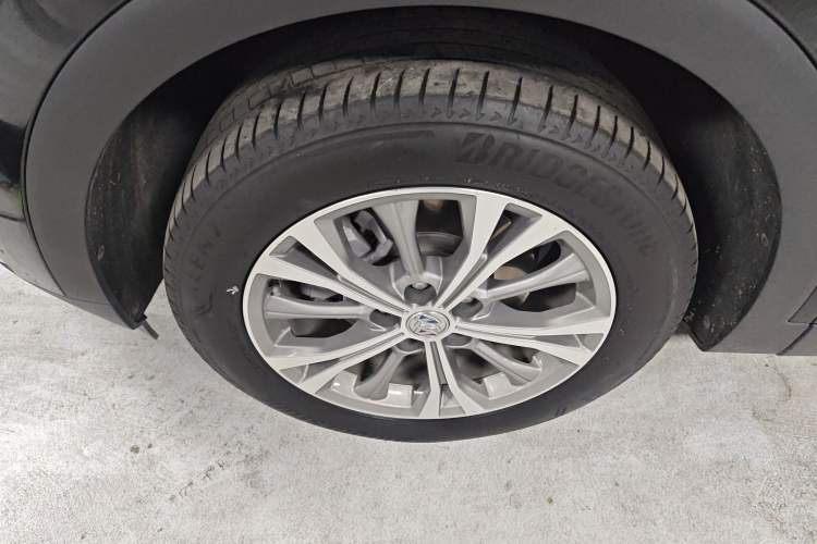 Used Buick Envision 2022 Encore Plus 652T Five-Seat Luxury Model Left Front Wheel Hub