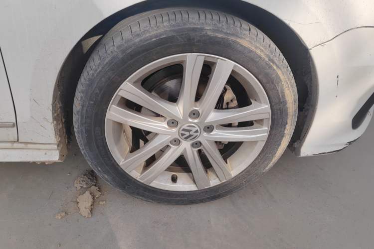 Used Volkswagen Sagitar 2018 280TSI DSG Ignite Edition Right Front Wheel Hub