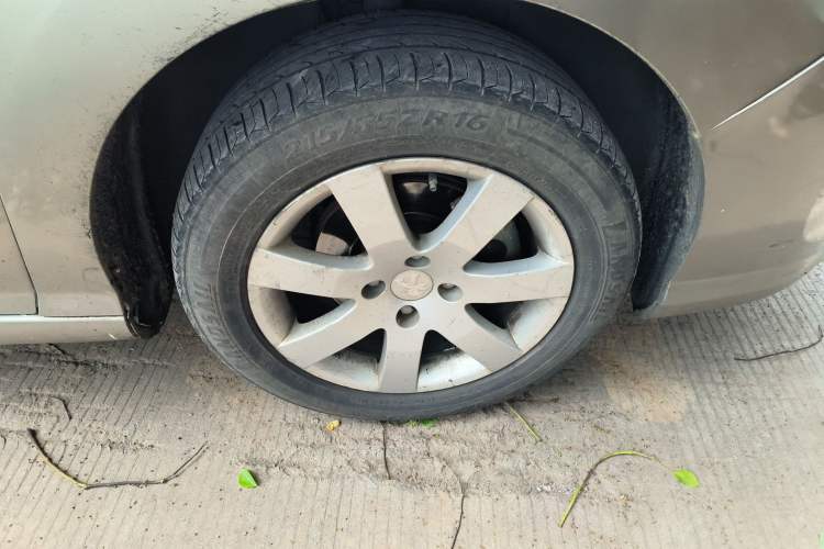 Used Peugeot 408 2013 1.6L Manual Comfort Edition Right Front Wheel Hub