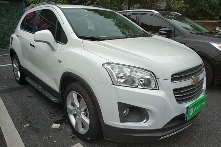 Used Chevrolet Trax 2016 1.4T Automatic Two-Wheel Drive Luxury Version Front Right 45 Deg