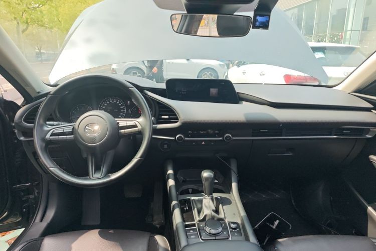 Used Mazda 3 Axela 2020 1.5L Automatic Luxury Version Center Console