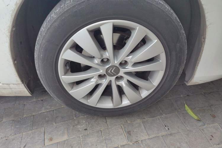 Used Citroen C-Quatre 2014 VTS Version 1.6L Manual - Premium Model Right Front Wheel Hub