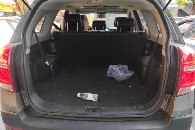 Used Chevrolet Captiva 2015 2.4L 4x4 Flagship Edition 7-Seater