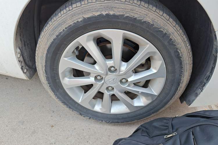 Used Hyundai Verna (new generation) 2016 1.4L Manual Cool Edition GLS Right Front Wheel Hub