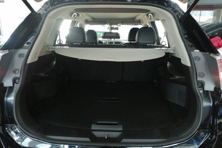 Used Nissan X-Trail 2015 2.5L CVT Leading MAX Edition 4WD Trunk