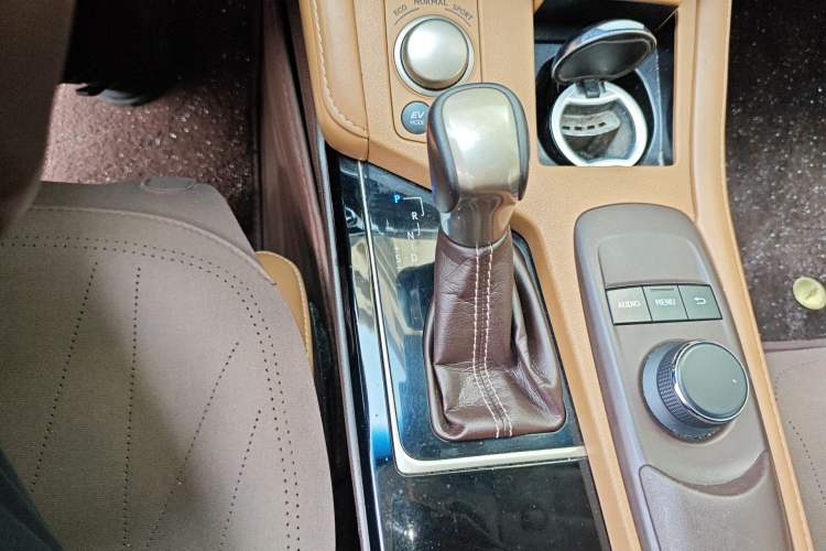 Used Lexus ES 2015 300h Comfort Edition
