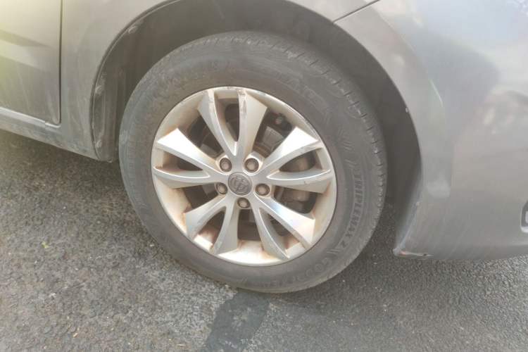 Used Brilliance H230 2012 1.5L AMT Sunroof Version
