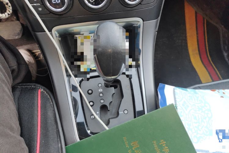 Used Citroen C4 Sega 2016 1.6L Automatic Luxury Model Gear Lever