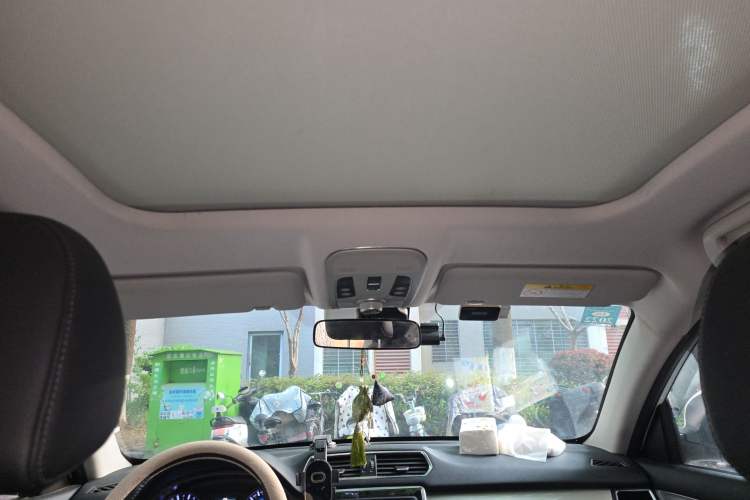 Used Haval H2 2018 Red-Label 1.5T Dual-Clutch Two-Wheel-Drive Luxury Model Headliner