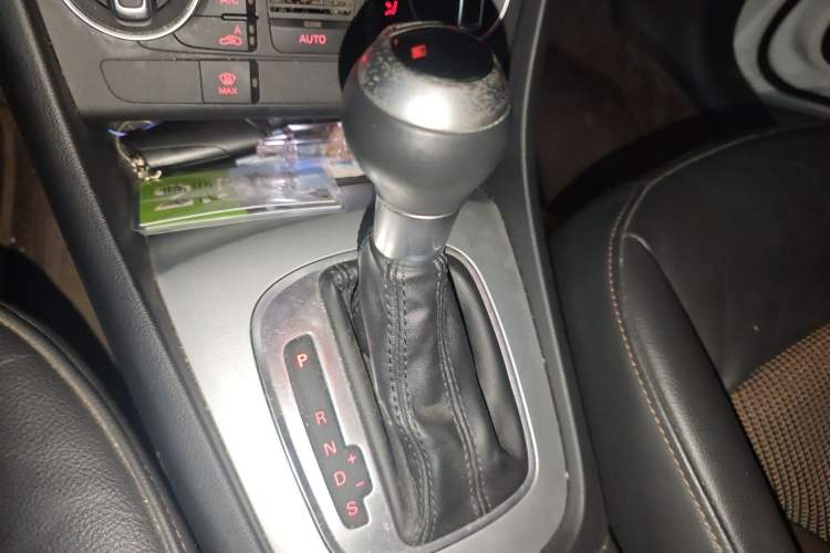 Used Audi Q3 2018 30th Anniversary Edition 30 TFSI Fashion Model Gear Lever