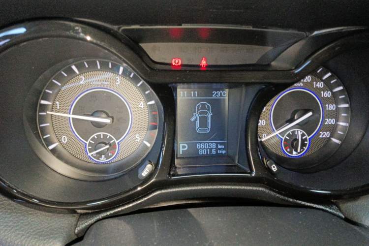 Used JMC Yusheng S350 2013 2.4T Automatic 2WD Diesel Luxury Edition 5 Seats
