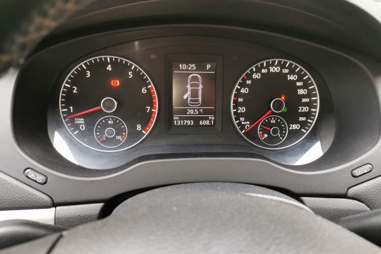 Used Volkswagen Sagitar 2012 1.4TSI Automatic Luxury Edition Odometer Close Up