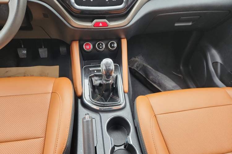 Used Oshan CX70 2017 Facelifted CX70T 1.5T Manual High-Performance Edition
