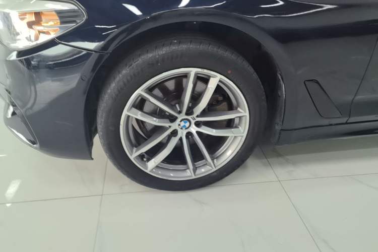 Used BMW 5 Series 2019 525Li M Sport Package Exterior 4