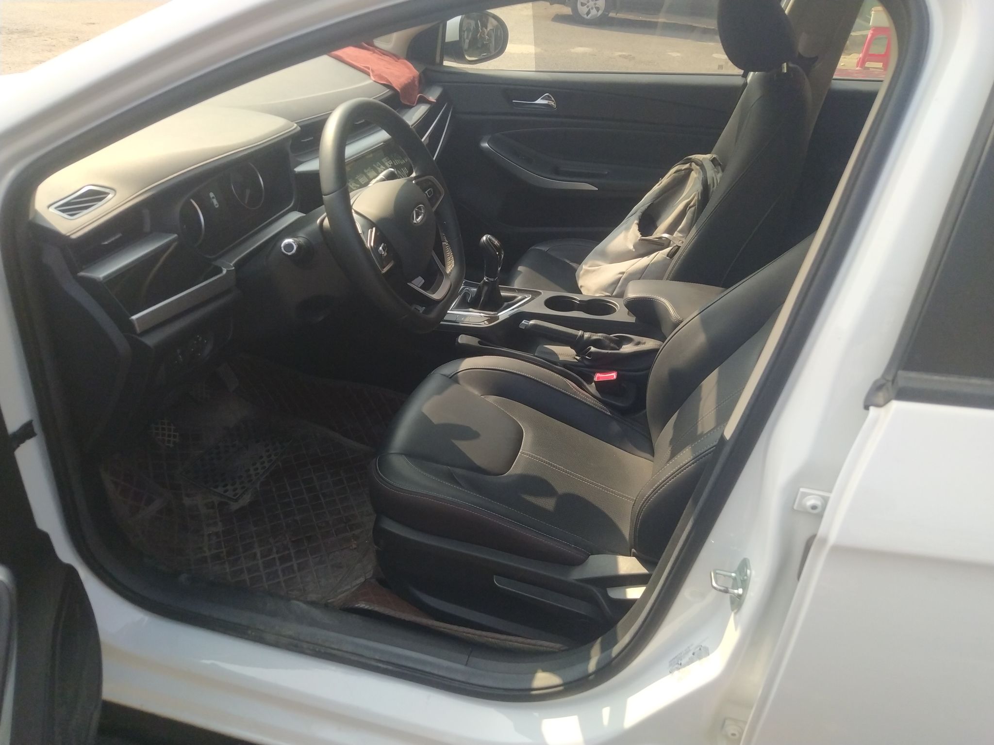 Переднее сиденье в автомобиле