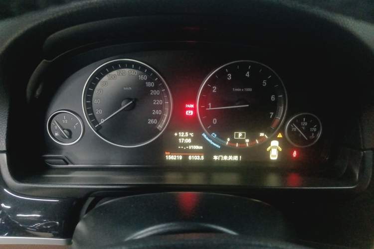 Used BMW 5 Series 2014 520Li Elegant Model
