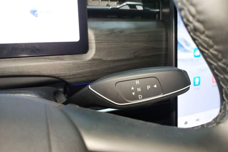 Used Chery Tiggo 7 C-DM 2025 1.5T 120KM Luxury Trim Gear Lever