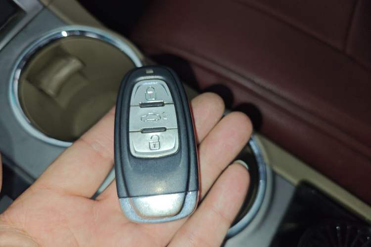 Used Toyota Highlander 2011 2.7L Two-Wheel Drive 7-Seater Luxury Navigation Edition