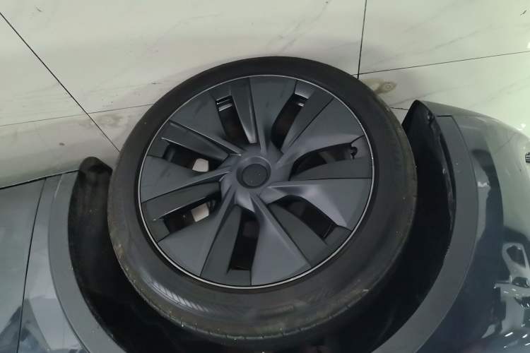 Used Tesla Model Y 2024 Rear-Wheel-Drive Version Left Front Wheel Hub