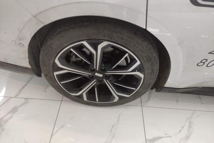 Used Geely Galaxy E8 2025 700 km Long-Range Intelligent Driving Version Exterior 5